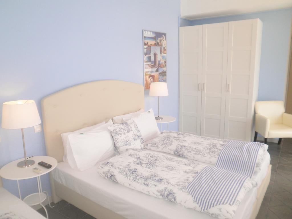 Homely Studios Chios Town Room photo